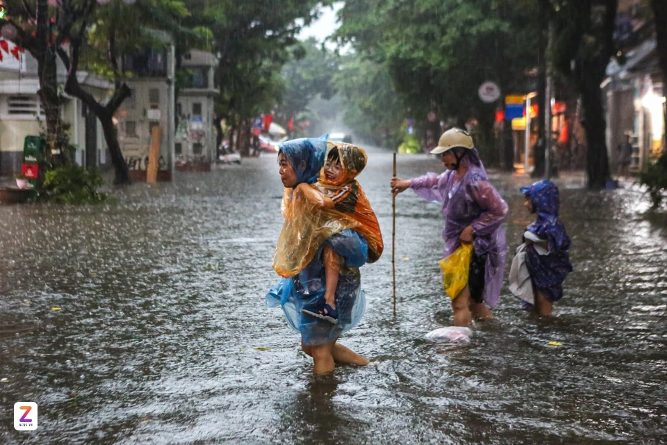 Hà Nội ra thông báo mới về việc nghỉ học tránh bão Matmo